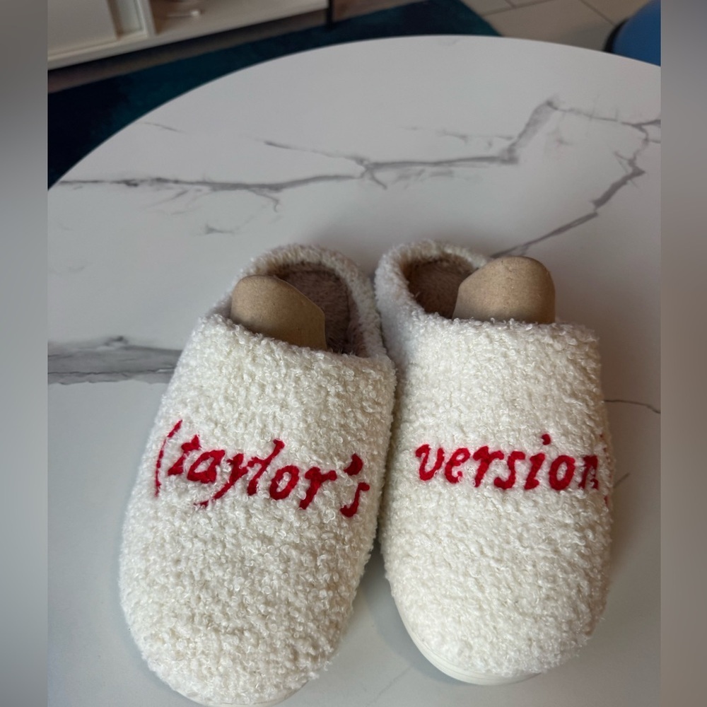 Taylor’s Version W10.5/M9 Cozy White Slippers with Red Text